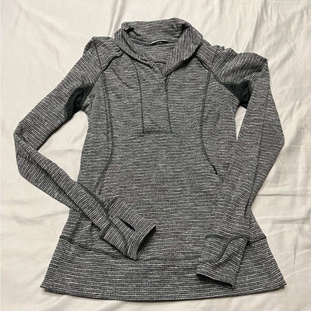 Lululemon Athletica light weight pullover size 6
